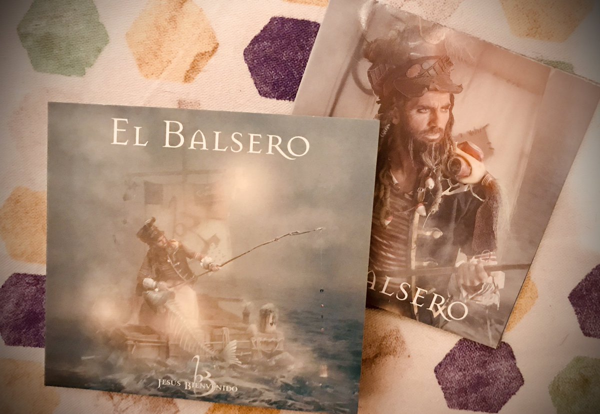 CapitanGorrion's tweet photo. En mi casa los reyes magos me conocen muy bien @Bienvenido_es @IgnatiusFarray @TaifaAlandalus @ManoloGarciaQ no creo que me haya portao tan bien este año pero se agradece muchísimo semejantes maravillas 😍🤩🥳 https://t.co/Ql4eQ1XW6g