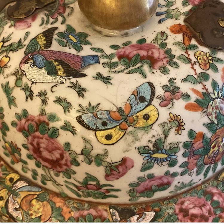 AthensAntiques's tweet photo. Chinese vase with beautiful details of flowers, butterflies, birds etc https://t.co/47kQwD19Hu https://t.co/zgqUIL1dCI