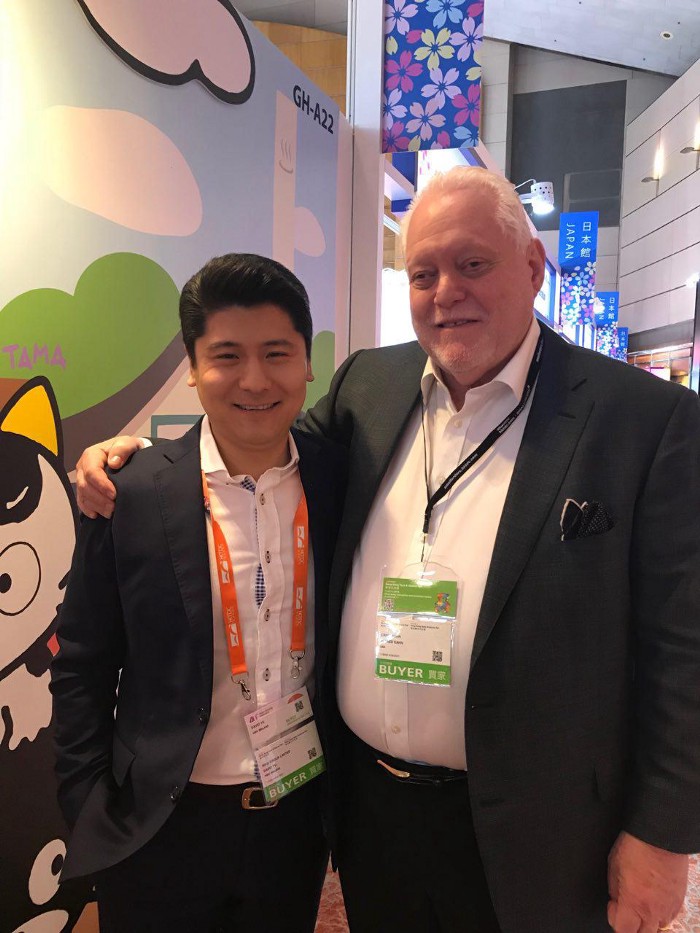 Meet Alfred Kahn - Head of Global Licensing at  @ecomi_ . The picture shows David Yu(CEO of Ecomi) and Alfred Kahn.Alfred Kahn has been inducted in multiple licensing Hall of Fames, he's responsible for licensing Pokémon, Teenage Mutant Ninja Turtles, Yu-Gi-Oh! and more. $omi