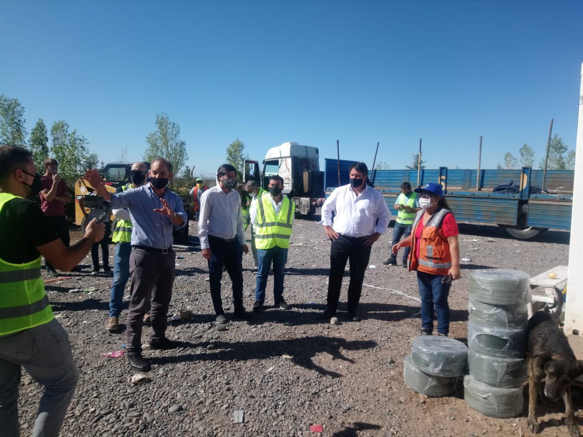 panchobaggio's tweet photo. SEPARÁ TUS RESIDUOS 
Recordá que para colaborar desde tu casa tenes que sacar la basura siguiendo este cronograma:

✅Residuos Secos los lunes y jueves

✅Residuos Húmedos los martes, miércoles, viernes y domingos. 

#NeuquénCapital #YoSeparo #Residuos https://t.co/qyRX2ruzNG