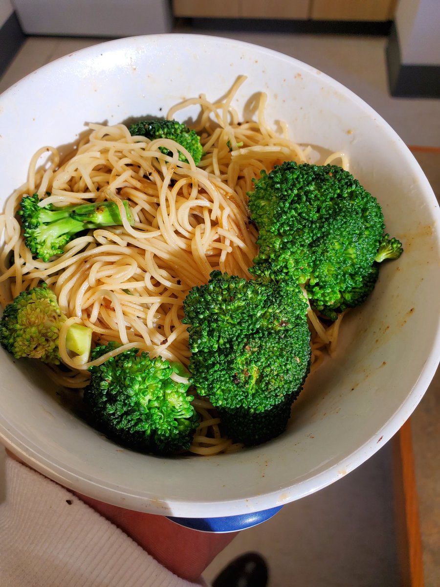Crazy8Cook's tweet photo. Hong Kong Noodles, 🥦 broccoli and some Stubbs Mopping Sauce is a serious eat.... https://t.co/XiVxqfn57Q