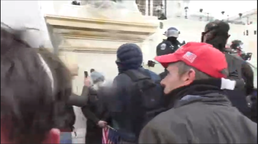 30/ Police appear to be holding the Capitol steps.