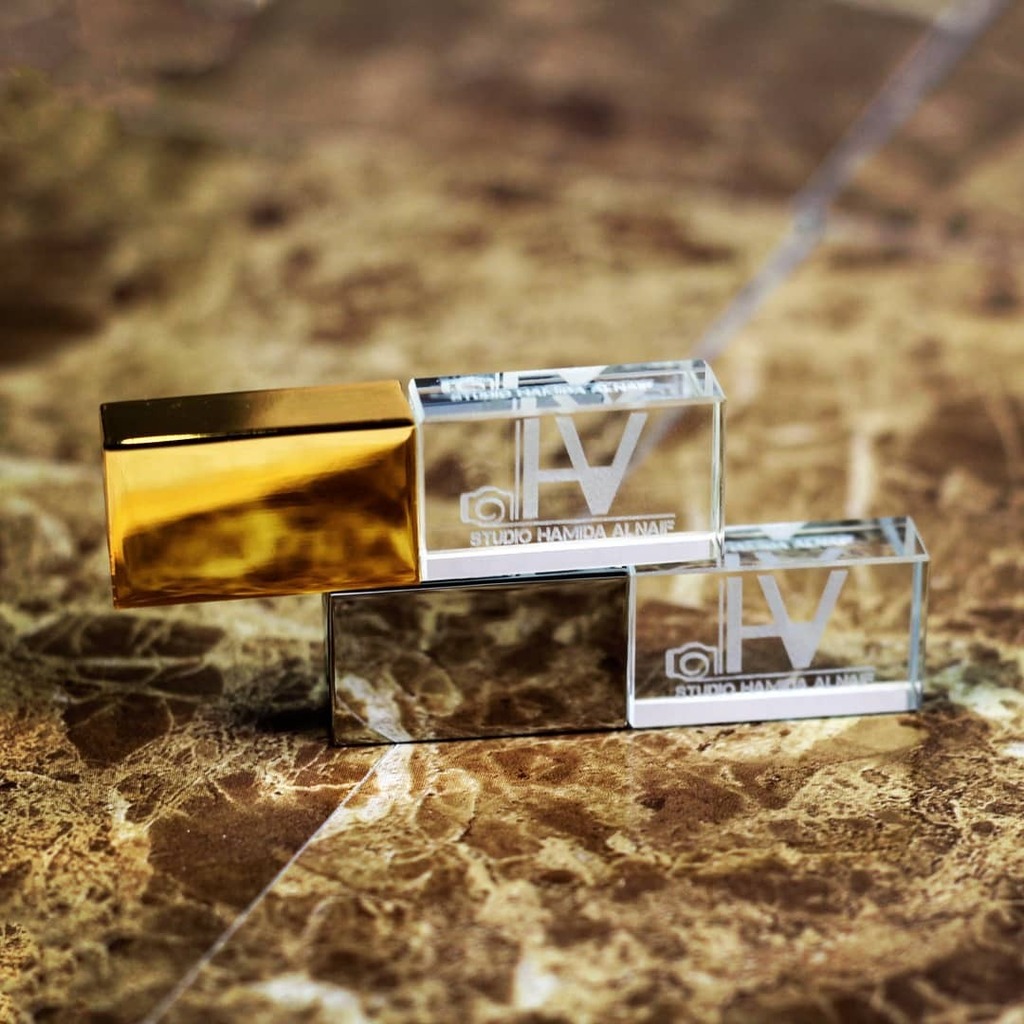clear_audio's tweet photo. .
.
.
من جديد أعمالنا #فلاش_الكريستال 💎 باللون الذهبي والفضي مع حفر الشعار وسط الكريستالة 📷👌🏼.
.
.
.
#فلاشك_على_كيفك #هدية #فلاشات #هدايا_دعائية #تصوير #فلاش_ميموري #usb #usbflash #photography #بعدستي #تصويري https://t.co/5j608bLChg https://t.co/85cTdjtAcA