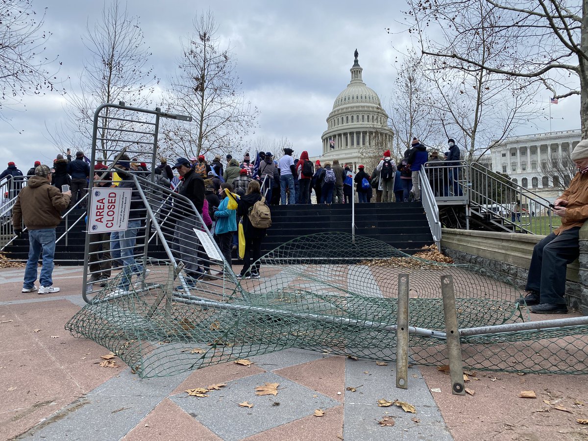 What remains of a barricade. &ndash; bei  U.S. Capitol - West Terrace