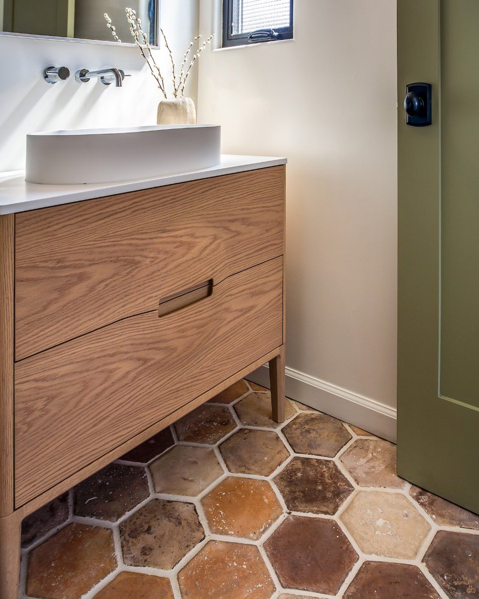 ElementsTile's tweet photo. Timeless design.

#houseenvy #myhometrend #interiordesing #homedecorideas #currenthomeview #interiorforall #myhomestyle #heyhomehey #newportbeach #topstylefiles #somnumedias #interiordesigninspiration #myhousebeautiful #plantsmakemehappy #houzz #bathroomdecor #bathroominspo https://t.co/XINrGkmE9s