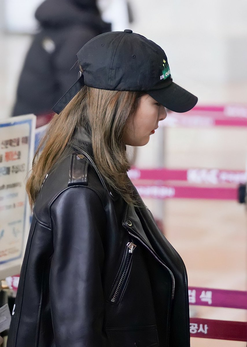 seulgi in leather jacket: a thread