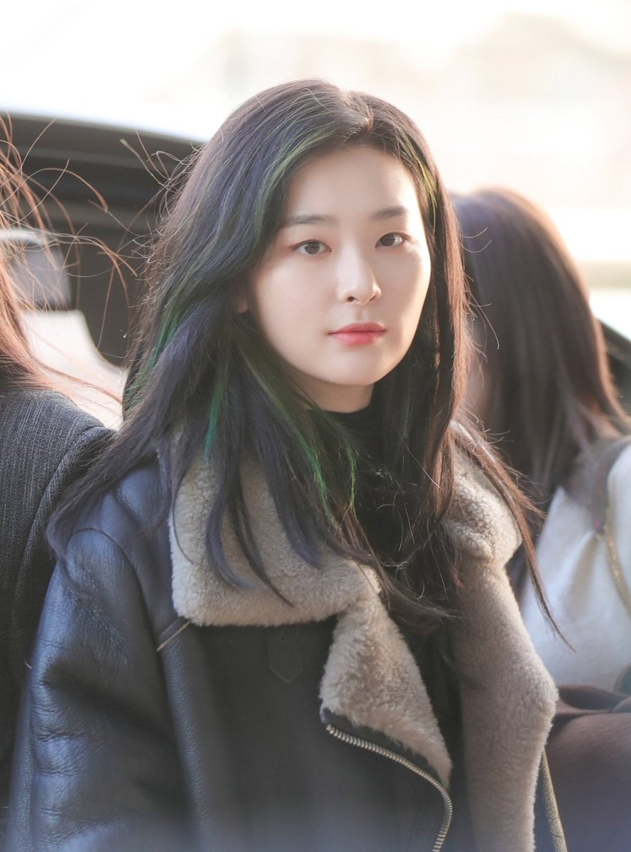 seulgi in leather jacket: a thread