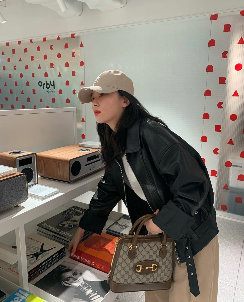 seulgi in leather jacket: a thread