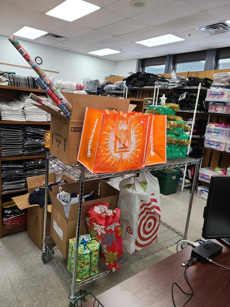 OKCPS's tweet photo. #PartnersInAction

Whataburger provided gifts for #OKCPS students &amp; families in need! Before winter break, Whatabuger area employees collected items from Amazon wish lists for students &amp; families residing at Family Junction! https://t.co/yEwTYlwU5p