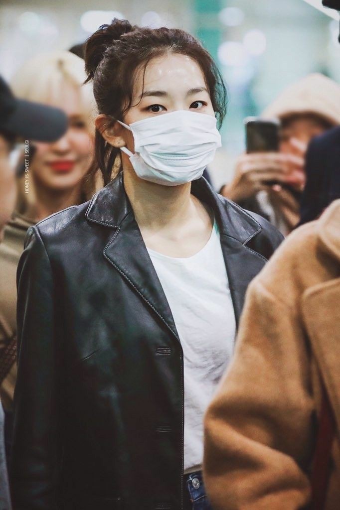 seulgi in leather jacket: a thread