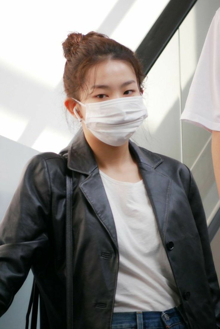 seulgi in leather jacket: a thread