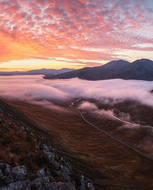 VisitScotland's tweet photo. It really doesn't get better than this! 🙌📍 Rannoch Moor, #Highlands 📷 IG/simonatkinsonphotography #OnlyInScotland

❗ For now travel is not permitted. Our content is intended as inspiration for future visits only. #StayHome #StaySafe ❗ https://t.co/N7Mx5xo57y