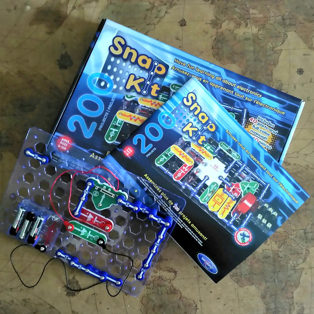 FVennePROF's tweet photo. APPRENTISSAGE À DISTANCE
Par lui-même et durant son heure de dîner, mon jeune garçon a complété ce circuit électrique @SnapCircuits suite à son cours en ligne via #GoogleMeet
Bravo au personnel scolaire du pavillon du @CcSamuelGenest #SAMfierté #électricité ⚡ #EED #onfr https://t.co/2CJyD3BuGg