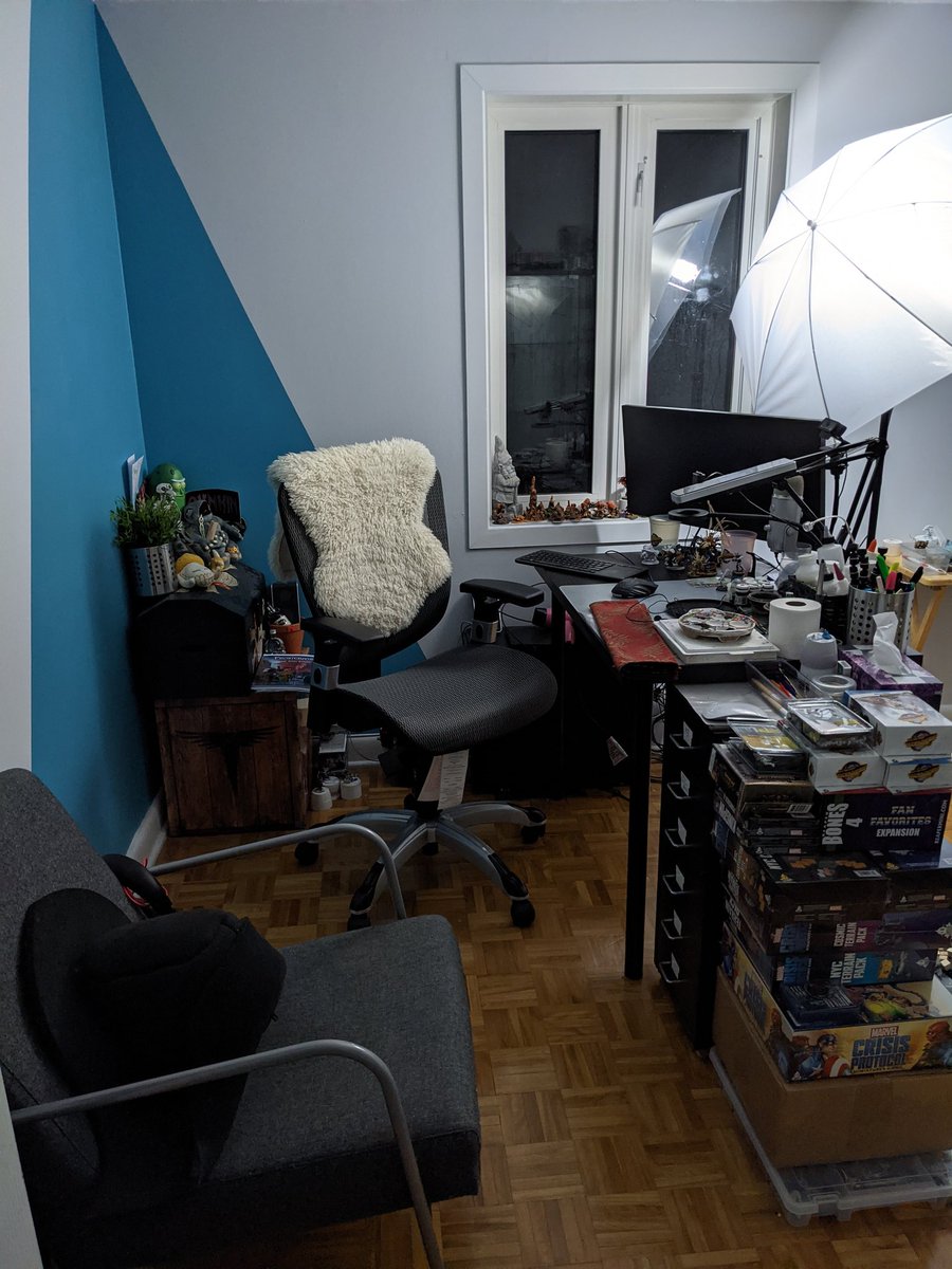 RikersIron's tweet photo. Stream space tidy over the holidays. New stream chair, New guest chair, official Pacific rim limited print (41/75), fake plants and a pile of boxed minis to be reviewed and painted for our twitch/youtube/patreon.
https://t.co/ZRVmj4uDUK
#streamspace #miniatures #twitchCreative https://t.co/0mfGBroREk