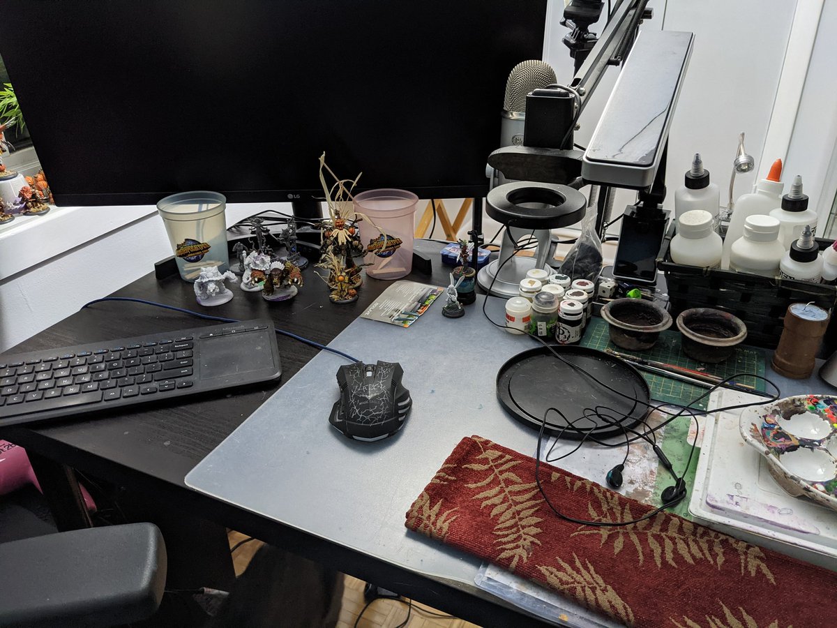 RikersIron's tweet photo. Stream space tidy over the holidays. New stream chair, New guest chair, official Pacific rim limited print (41/75), fake plants and a pile of boxed minis to be reviewed and painted for our twitch/youtube/patreon.
https://t.co/ZRVmj4uDUK
#streamspace #miniatures #twitchCreative https://t.co/0mfGBroREk