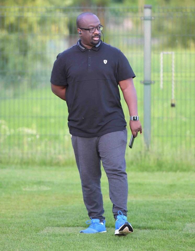 AU DÉBUT, IL Y AVAIT D’ABORD UN HOMME COURAGEUX ET AMBITIEUXBabacar Ndiaye est Docteur en Management, à l’Académie des Sciences de Management de Paris. Un prestigieux diplôme qui lui a permis d’accéder à la compagnie Oryx, dont il est présentement le DG de la filiale au Nigeria