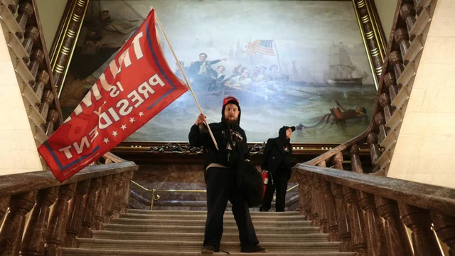 #BREAKING: Pence removed from Senate as protestors beach Capitol security hill.cm/ErmBv0k