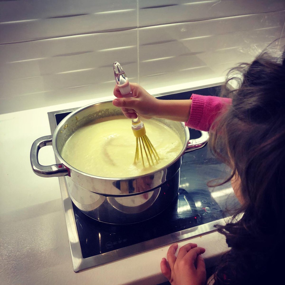 Amazing_villas's tweet photo. Today, we are making marmalade from fresh oranges from our orange trees. It is more than delicious, for nutritious breakfast. You may find the recipe in the book “Jamais sans mom petit dejeuner” (Never without my breakfast) by Argiris Daouliaris  &amp; Geneletti Philippe 🍽 https://t.co/dXA0ufx4Ht