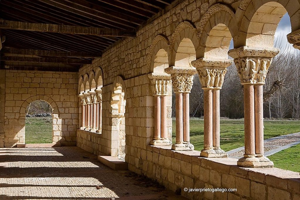 MiguelCalabria3's tweet photo. El amor y la verdad se encontrarán; se besarán la paz y la justicia. De la tierra brotará la verdad, y desde el cielo se asomará la justicia. (Salmos 85:10-11)

#architecture
Pórtico de la iglesia. románica de Nuestra. Señora de la Asunción.
Duratón #Segovia 1202
@laquiti #cyleon https://t.co/Ul5Ken4GPI