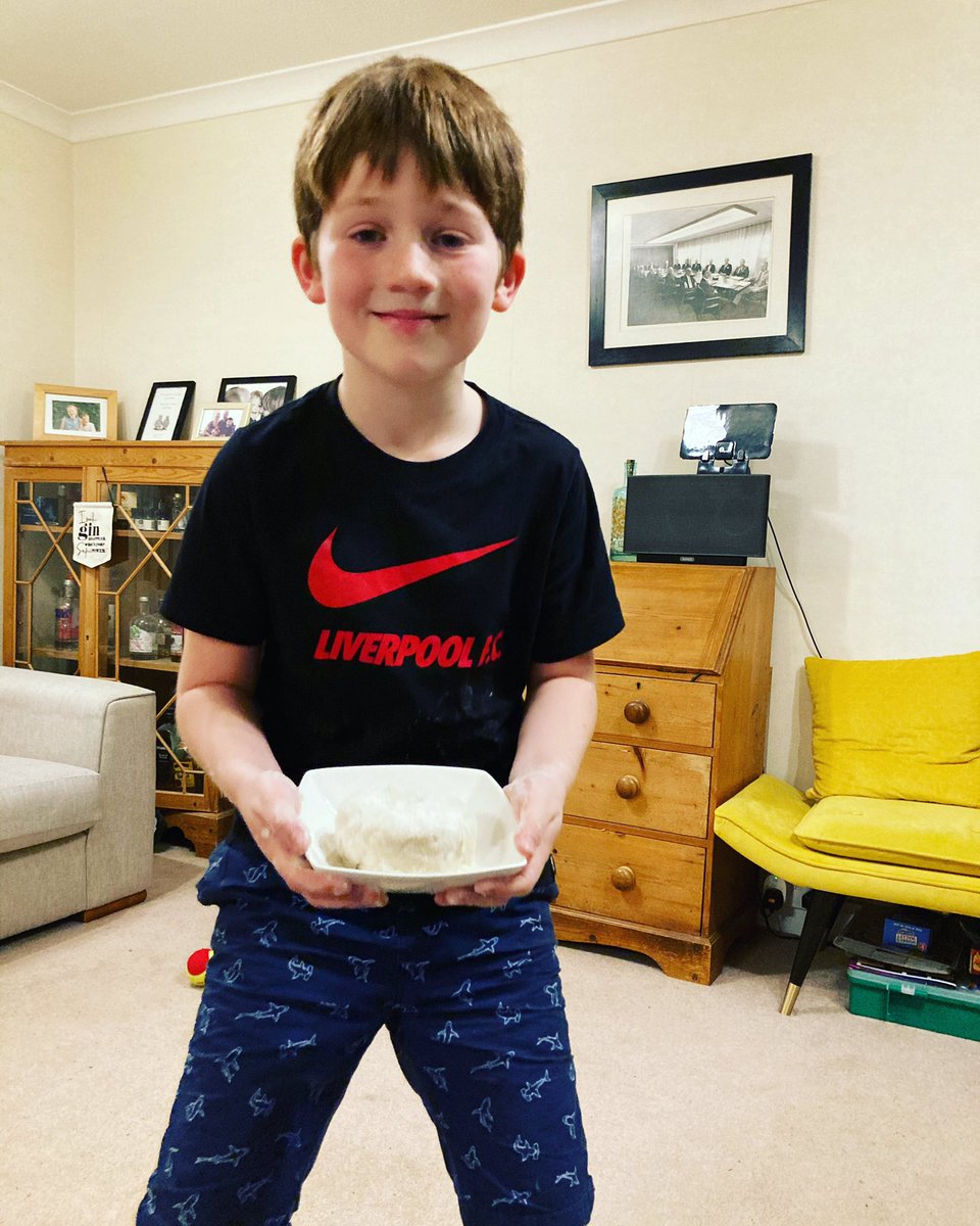 Brucey1's tweet photo. This 8-year-old legend just made Minced Beef & Onion Pie from @jamieoliver’s #SaveWithJamie - including INCREDIBLE short cream cheese pastry - with v minimal input from @hamishlaw. My Nan would definitely approve! #food #traditionalfood #pie #littlechef https://t.co/QlfRyXqkt4
