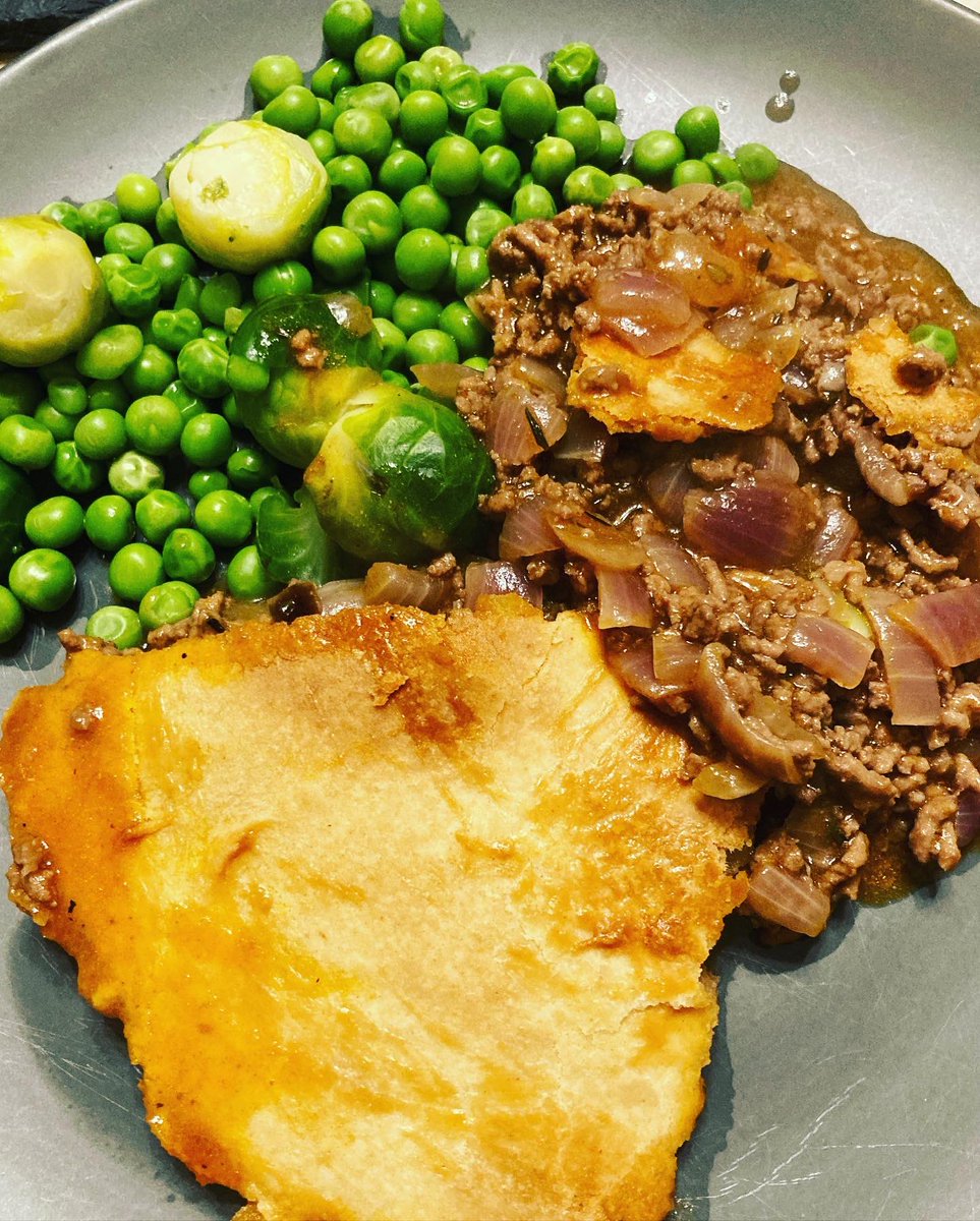 Brucey1's tweet photo. This 8-year-old legend just made Minced Beef & Onion Pie from @jamieoliver’s #SaveWithJamie - including INCREDIBLE short cream cheese pastry - with v minimal input from @hamishlaw. My Nan would definitely approve! #food #traditionalfood #pie #littlechef https://t.co/QlfRyXqkt4