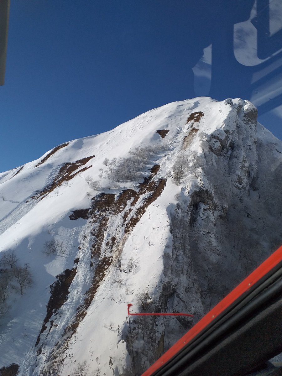 Hoy vuelo de reconocimiento del manto nivoso en Aralar, Malloak, Mendaur, Ortzanzurieta, hasta el Orhy. Deslizamientos basales en todas las orientaciones, sobre todo en las SE. Alud de placa natural en Astobizkar. Revisar el BPA.Elegir bien los recorridos <a href="/bomberos_na/">Bomberos y Bomberas – Suhiltzaileak</a> #GRTnavarra