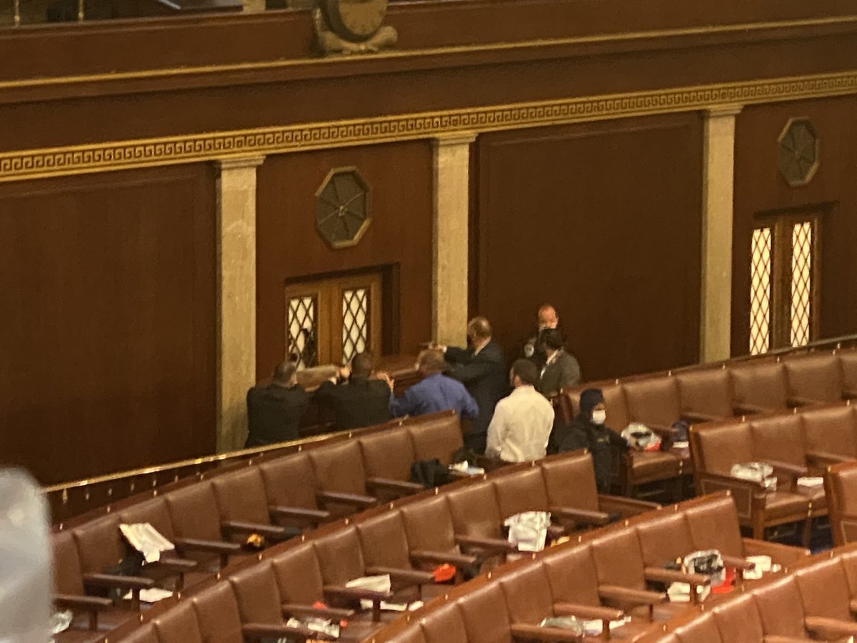  #breaking  #BreakingNews  #PanicInDC NEW - Armed stand-off inside the U.S. House chamber. Shot fired