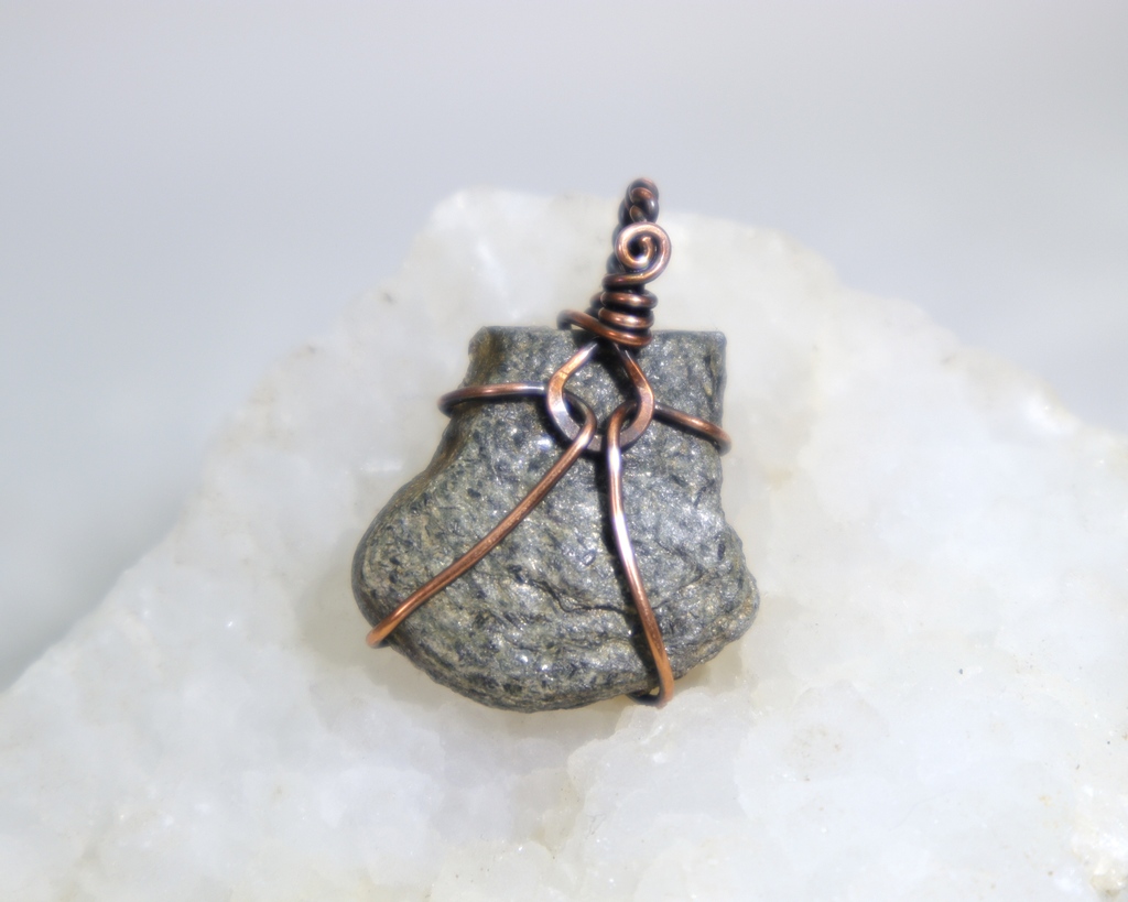 This specimen is sparkly silver-blue #phyllite with a scatting of fine grained metallic silvery black needle shaped crystals which I collected at Quesnel Lake in BC.

etsy.com/listing/899441…

#artisanjewelry #rockhound #jewelryartist #rocksandcrystals #metamorphicrock #geology