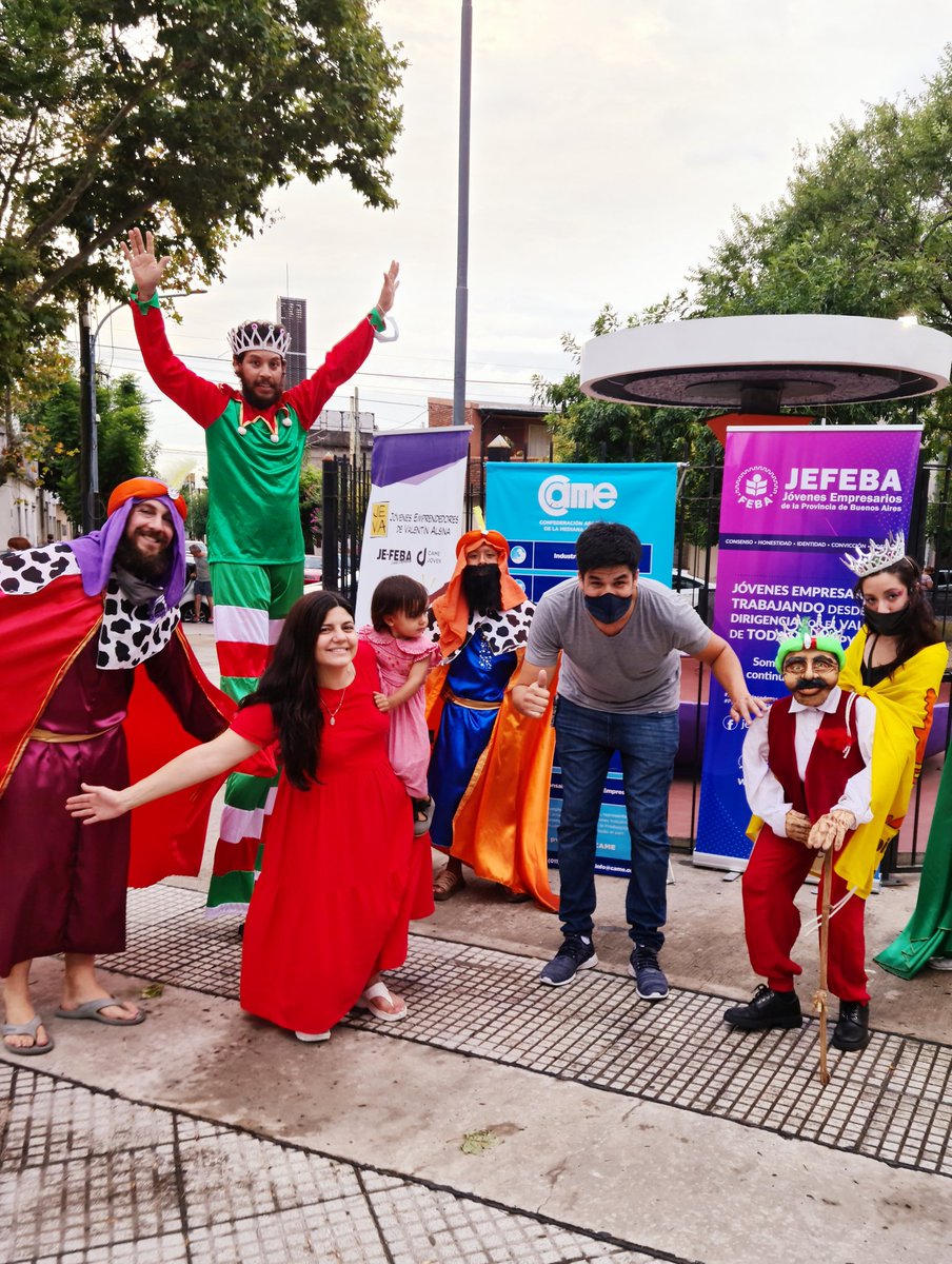 CAMARAVALSINA's tweet image. Comerciantes y Emprendedores que participan adhonorem de  @CAMARAVALSINA gestionaron los #ReyesMagos para fomentar el #CompreLocal en esta fecha tan especial proponiendo 🎁 para todos los seres queridos a quienes se quiera agasajar

Gracias @FebaOk y @redcame

Arriba las MiPyMES!