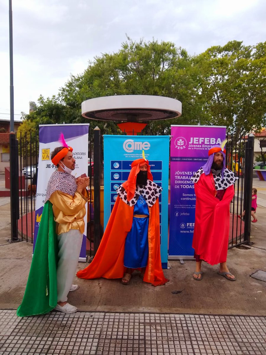 CAMARAVALSINA's tweet image. Comerciantes y Emprendedores que participan adhonorem de  @CAMARAVALSINA gestionaron los #ReyesMagos para fomentar el #CompreLocal en esta fecha tan especial proponiendo 🎁 para todos los seres queridos a quienes se quiera agasajar

Gracias @FebaOk y @redcame

Arriba las MiPyMES!