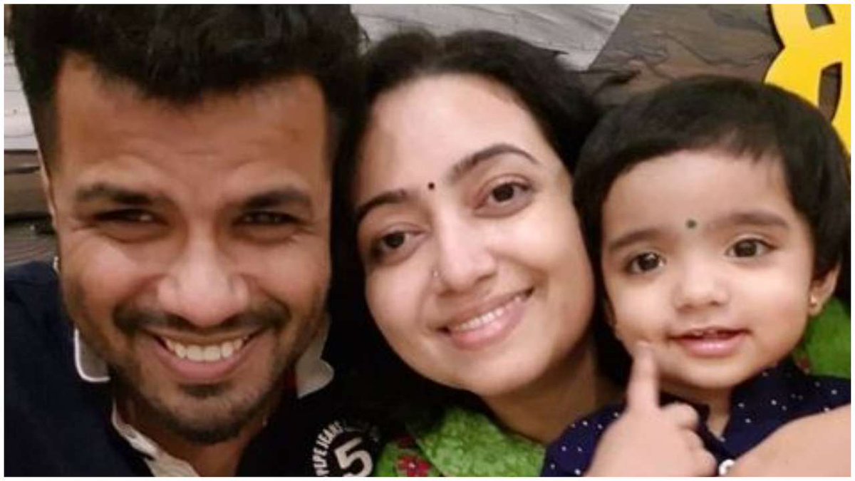 B4 I begin, a few words abt Balabhaskar, who Malayalis fondly call 'Balu'. He was a south Indian musician who revolutionized fusion music with violin in d early 2000s. In a car accident happened in d capital city of Kerala on Sep 25, 2018,his daughter died on spot & he on Oct 2nd
