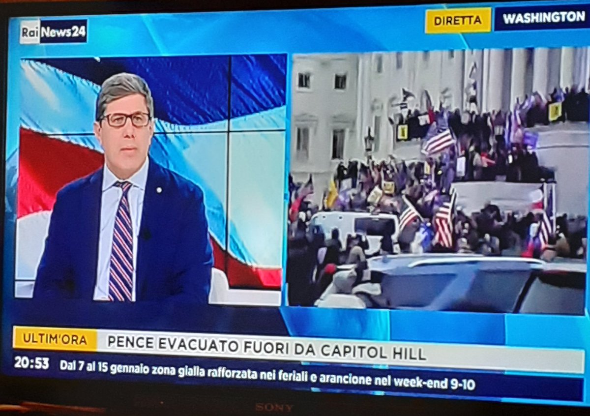 Pence evacuato fuori da Capitol Hill.