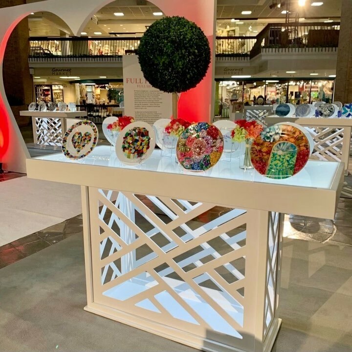 libbylangdon's tweet image. If you’re at @dallasmarket this week, don’t miss the HEARTS Awards auction plates! So much goodness on display, it’s so special to be a part of this effort.
Let’s help @accresourceteam help @nokidhungry, check out the link in my bio to bid!
.
.
.
.
.
.
.… instagr.am/p/CJtuz6gDSJp/