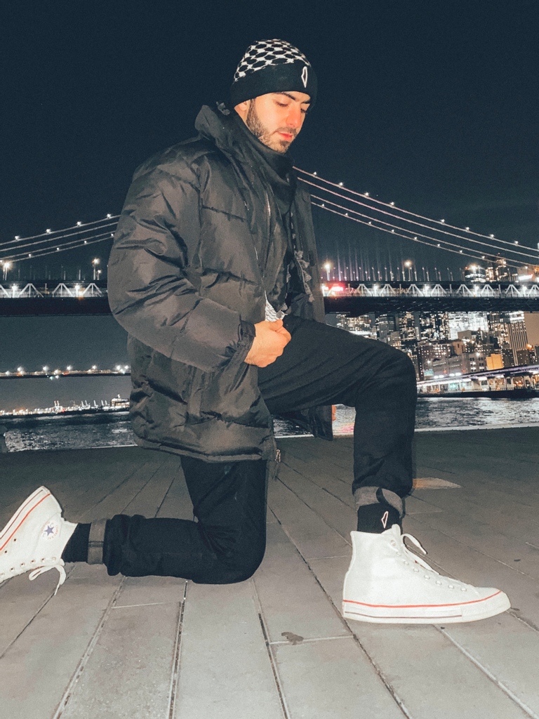 PaliRootsTees's tweet image. The season for layering🥶 Comment where you live if it's cold❄️🗺️🌡️

🔗 Shop "Winter Items"❄️ : bit.ly/3fZI6sY

#WinterItems #Palestine #NYC #PaliRoots