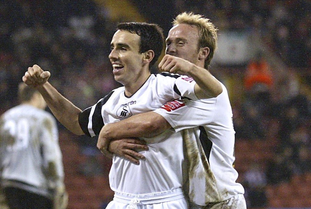14 years ago today the #Swans (League 1) beat Neil Warnock’s Sheffield United 3-0 in the FA Cup at Bramall Lane. RT if you were one of the 5000 #Swans fans