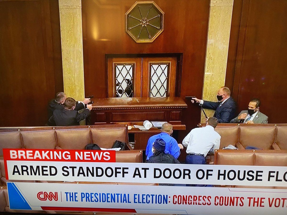 MikeDrucker's tweet photo. This looks like a shot from the first 15 minutes of a zombie movie https://t.co/7jpBetLvji