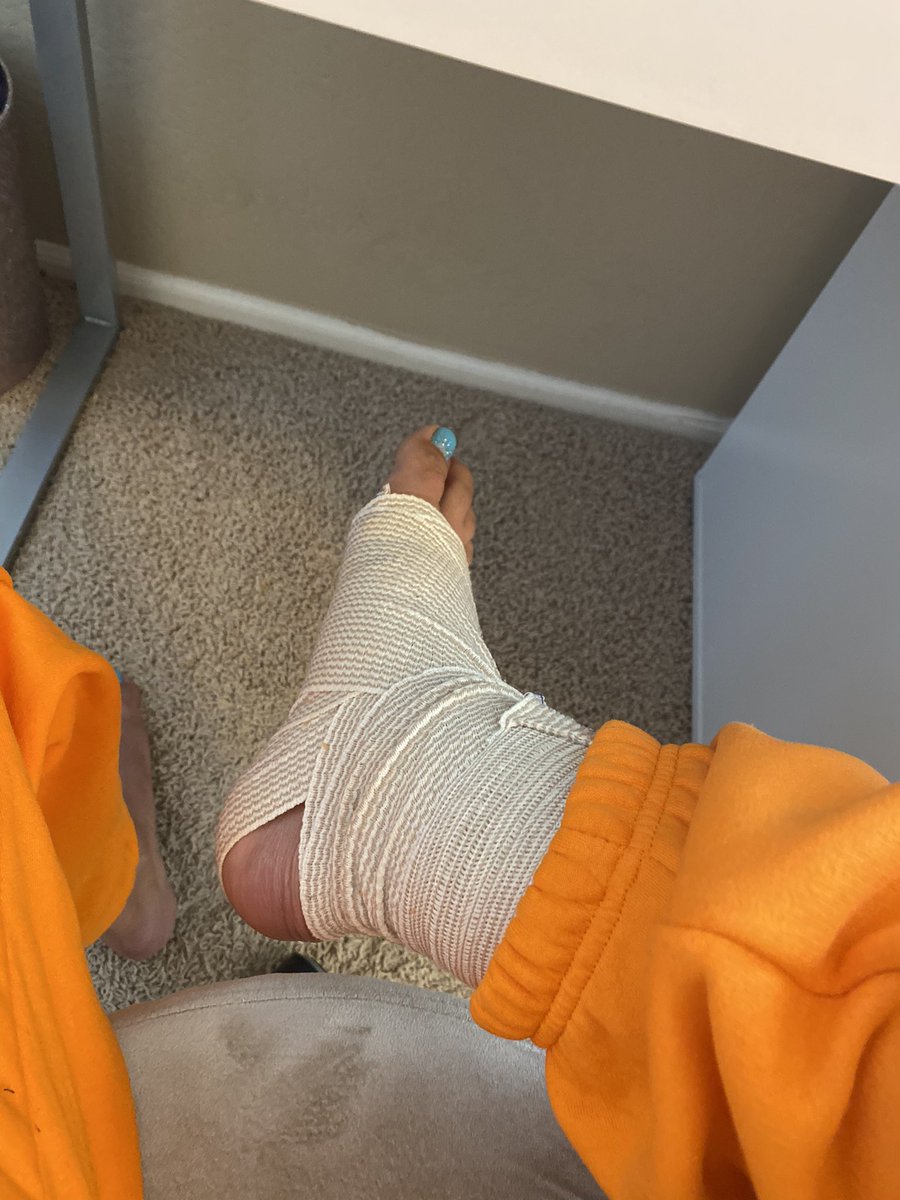 keisha_lee23's tweet photo. Rolled my ankle last night playing in adult kickball league, lowkey forgot how painful that sh*t is smh. Walked it off and finished the game with a dub still though lmao. Woke up this morning and couldn’t walk. #WASHED https://t.co/yiAFp5X7En