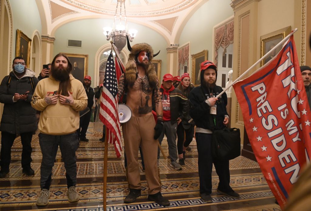  #BreakingNews  #breaking #PanicInDC  #antifa wearing  #maga hats What symbol is that?