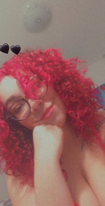 I dyed my hair today  and feel so accomplished doing it alone lol 😌 https://t.co/ZxYq4AnfDR