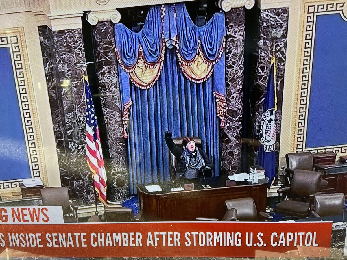 TG22110's tweet photo. First photo released from Senate floor. 

——MSNBC https://t.co/UB8EtwXlc9