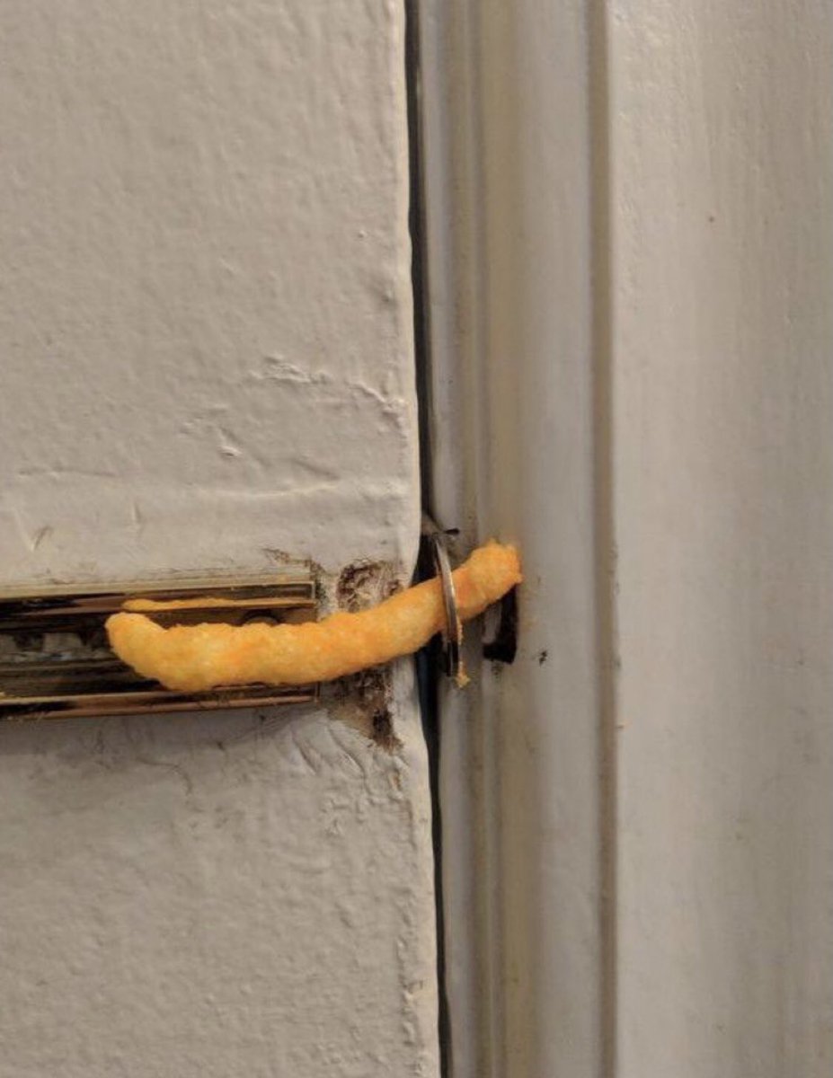 FarhiyaMo_'s tweet image. The doors locked at the U.S capitol while MAGA supporters barge in 
#USCapitol #civilwar2021 #CivilWar2 #americaisfucked