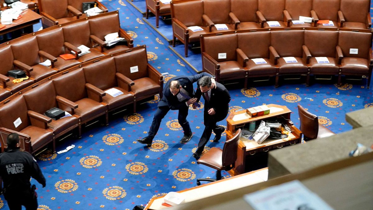 ABCWorldNews's tweet photo. People inside the House Chamber run for cover as pro-Trump protesters try to enter the chamber after breaching the U.S. Capitol. https://t.co/NsQtMoMems https://t.co/6fBe2R4rLJ
