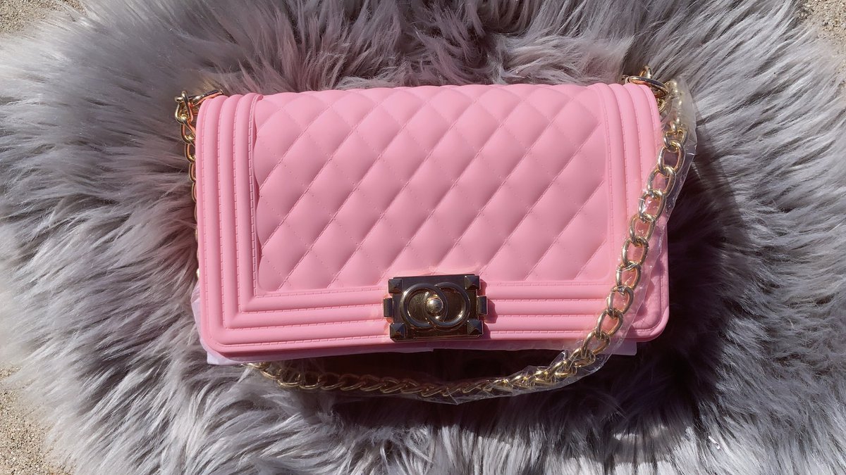 iCandy_Love's tweet photo. Our favorite colors 🥰✨✨✨ The Renny Bags have been restocked and some new colors have been added 😍😍😍😍😍  They will make bomb gifts for some one special! Click link below to shop ❕❕❕💜💜💜✨✨✨ https://t.co/UrPivsuqqs https://t.co/F5uZFmYbec