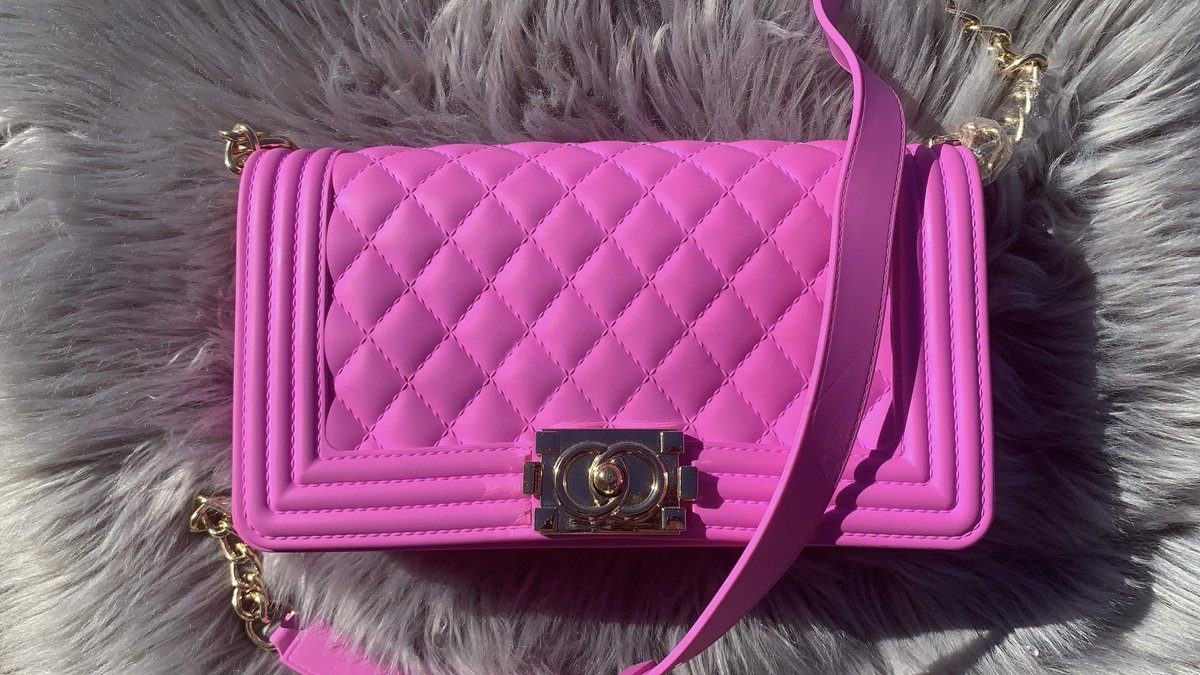 iCandy_Love's tweet photo. Our favorite colors 🥰✨✨✨ The Renny Bags have been restocked and some new colors have been added 😍😍😍😍😍  They will make bomb gifts for some one special! Click link below to shop ❕❕❕💜💜💜✨✨✨ https://t.co/UrPivsuqqs https://t.co/F5uZFmYbec