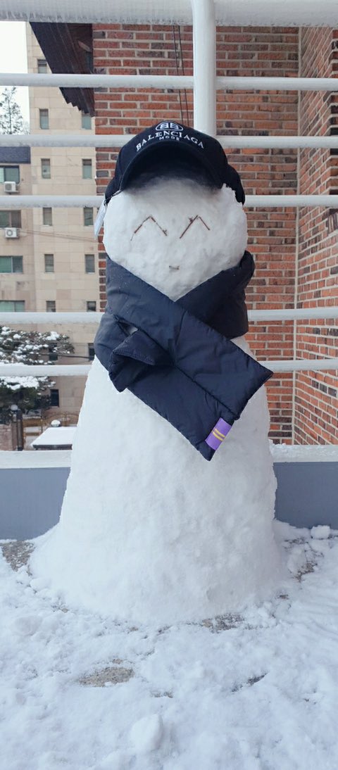 moonlight__w's tweet photo. 정말 엄청 난 업그레이드를 했네 .. 우진이 눈사람 .. ❄️☃️❄️ https://t.co/ikxRFCsLW4