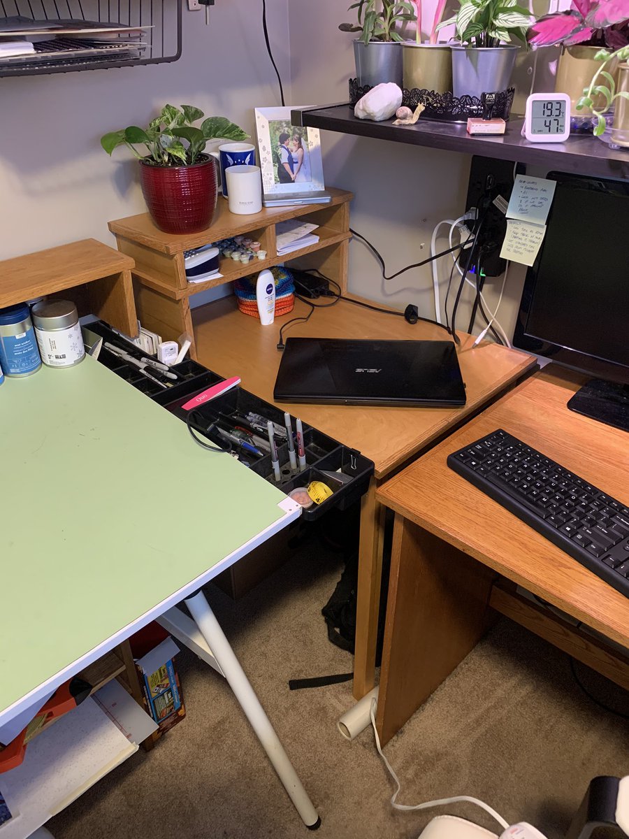 johsch8's tweet photo. Done!

#woodworking #woodwork #yegwoodworking #plywood #desk #deskbuild #table #tablebuild #redoak #organizer #deskorganizer #shelving #customfurniture #awkwardcorner https://t.co/c0rWpqeKgk