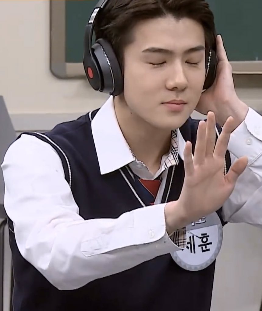 xunhuas's tweet photo. EXO’s Sehun                Detective Sehun
Calm down~!                You two are
                                       working tgt?! https://t.co/qNu1AacvGg