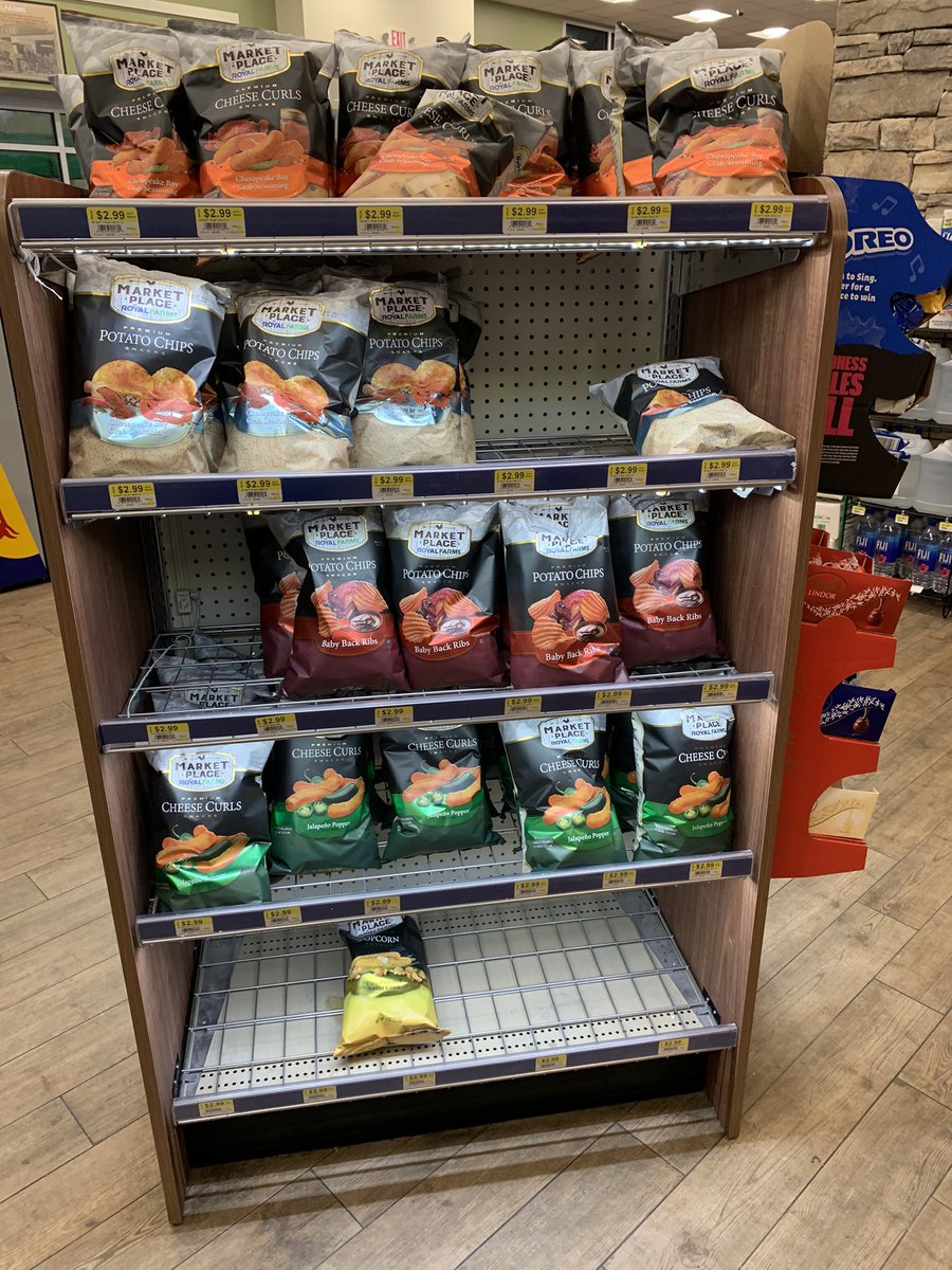 GKal6's tweet photo. On such a tumultuous day in this country I thought one thing would help me reflect and have some hope for the future. Unfortunately I couldn’t find cheddar horseradish chips at @Royal_Farms #hope #unity #ThoughtsAndPrayers https://t.co/SZUJeK5cxJ