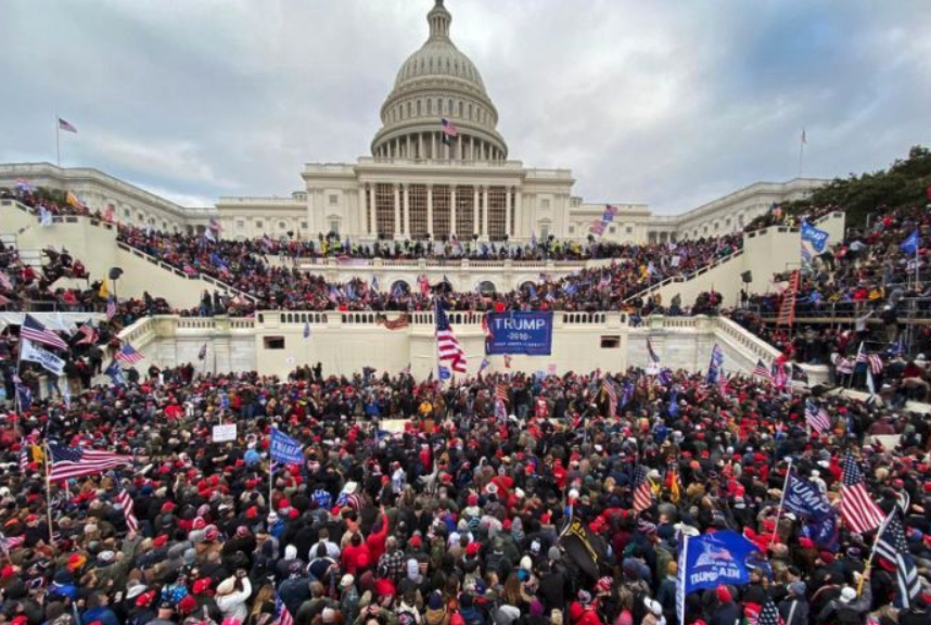 The United States has never been more divided. #USCapitol au.news.yahoo.com/chaotic-scenes… (Pic: Getty)