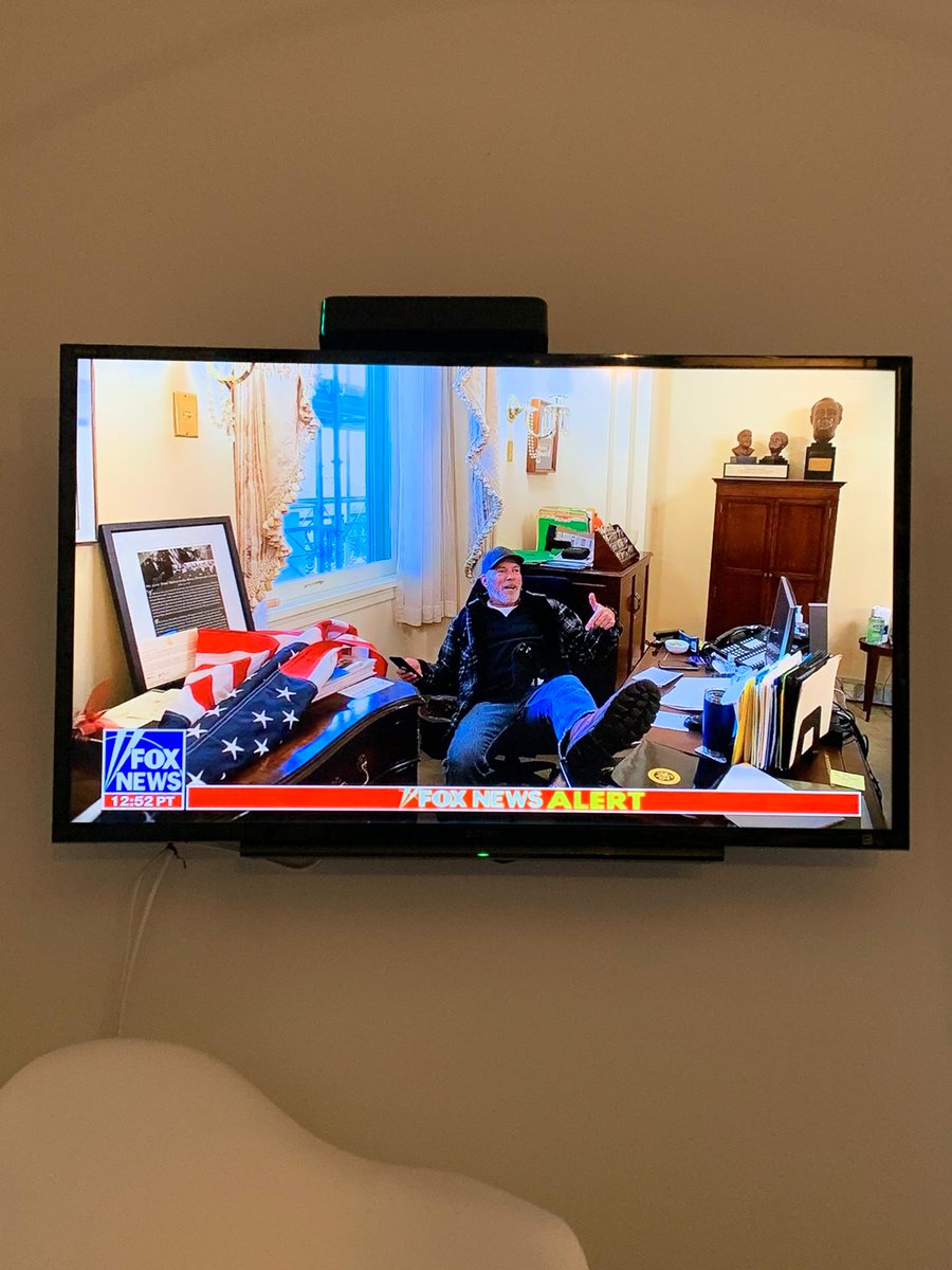 MaxDeDycker's tweet photo. this guy 😂  way too relaxed lmao #WashingtonDC #capitol $bitcoin https://t.co/XwQK0eA10R